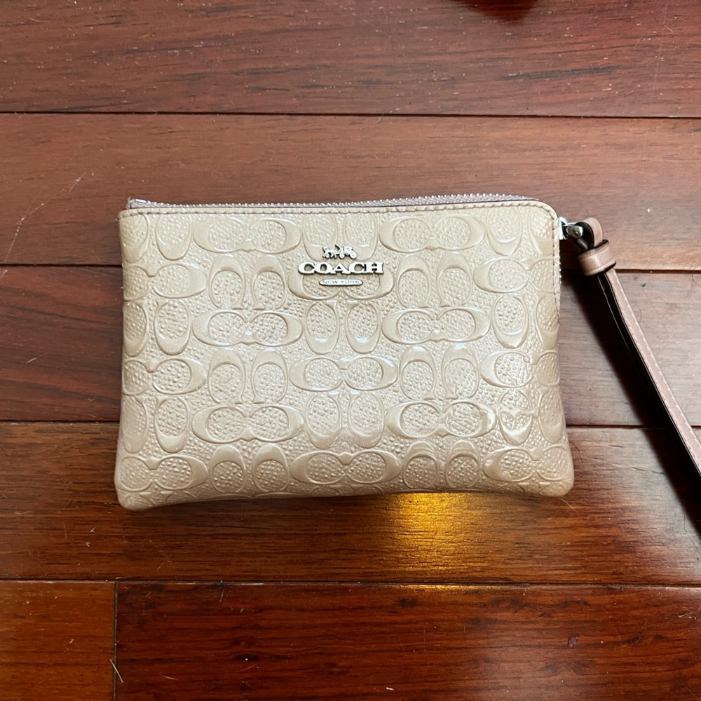 Coach wristlet -pink